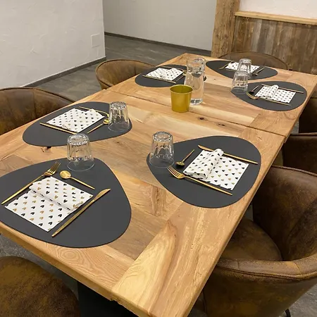 La Famille D'evian Villeneuve